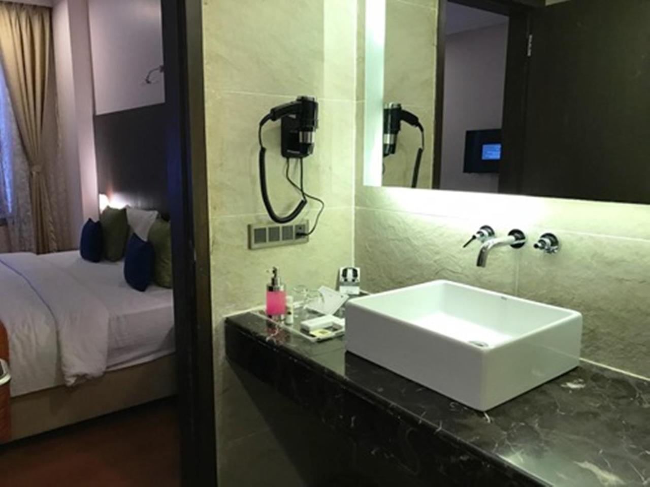Hotel Central Park مانيبال المظهر الخارجي الصورة